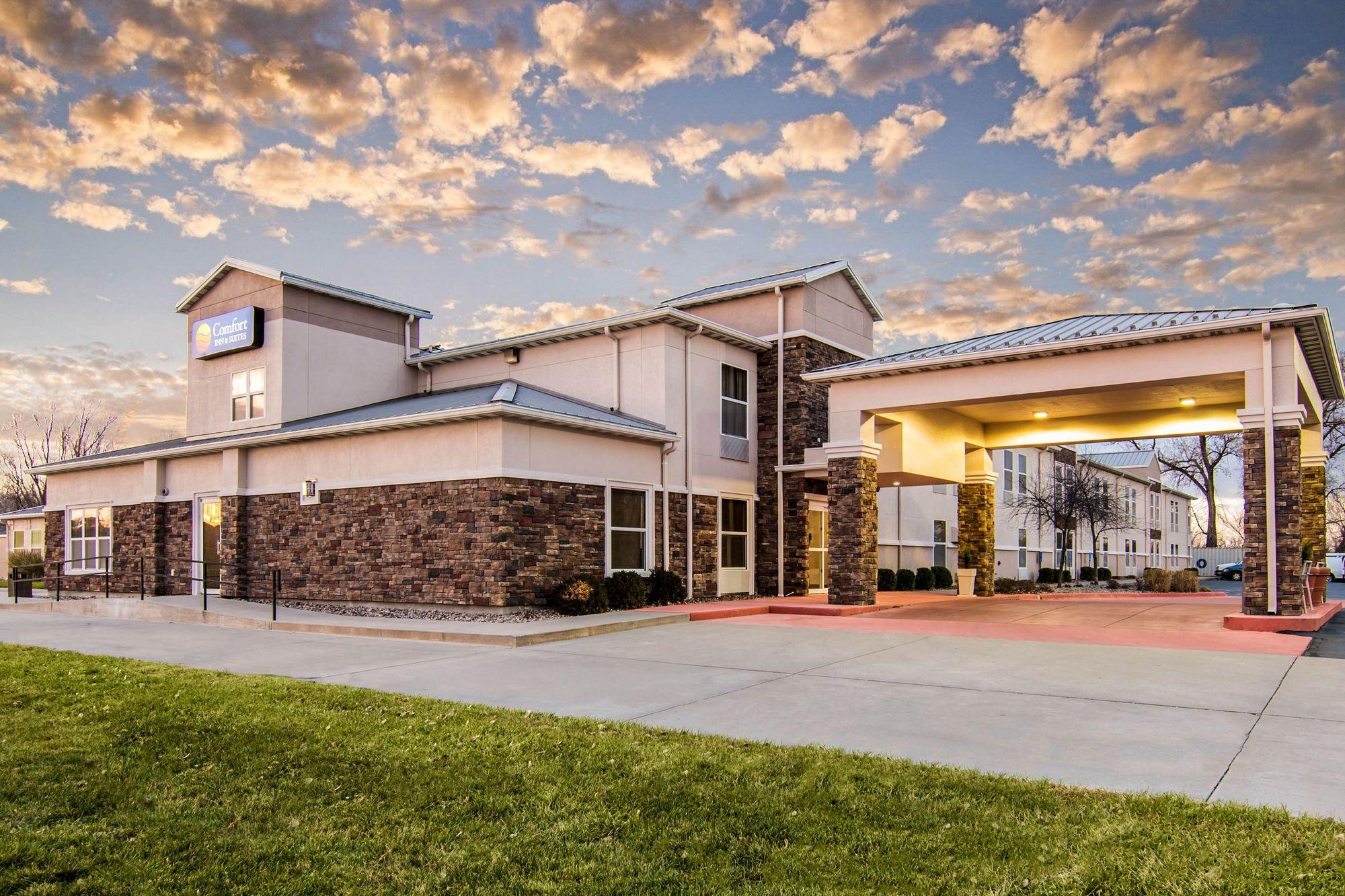 Comfort Inn & Suites Junction City - Near Fort Riley Bagian luar foto