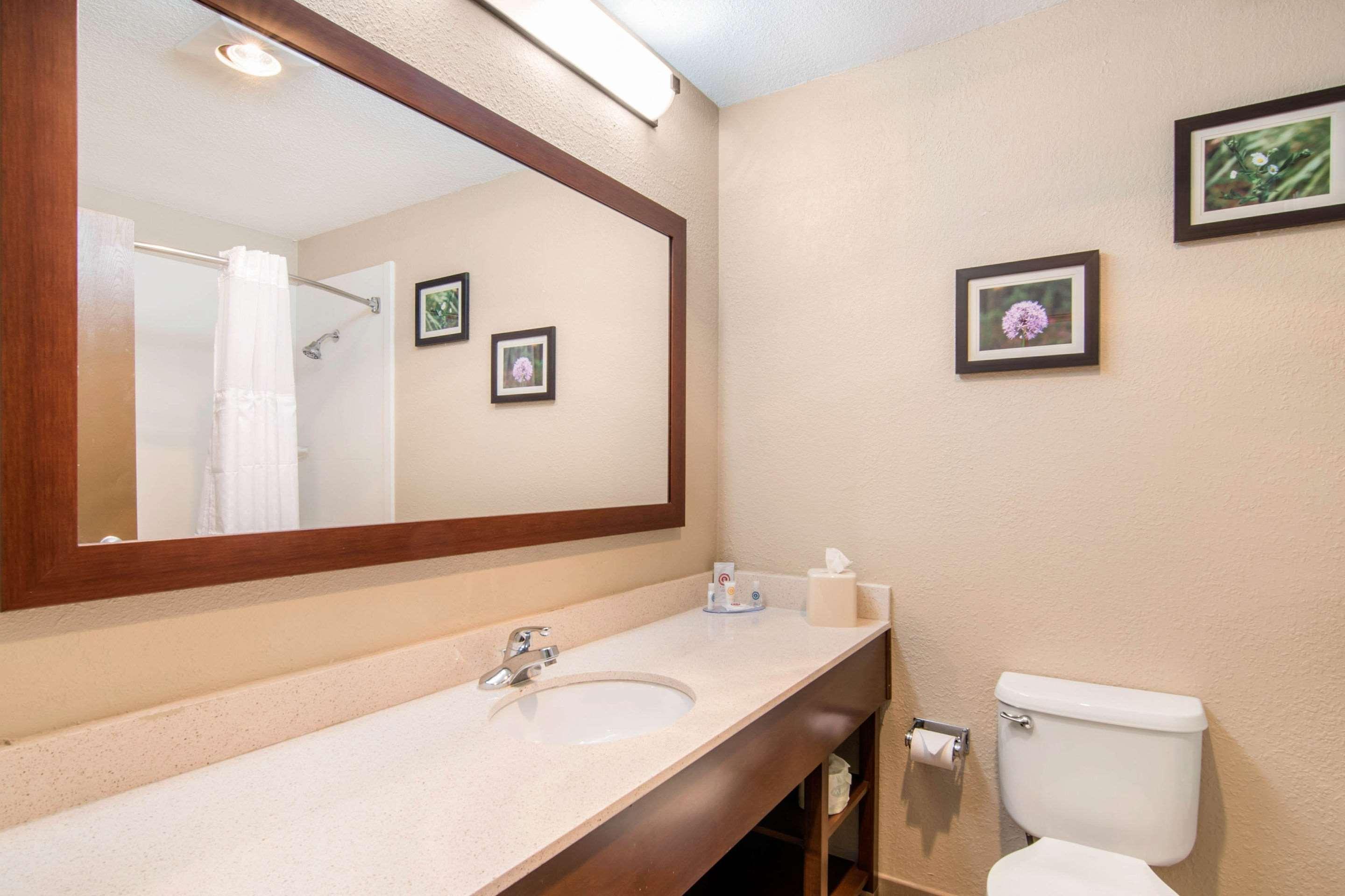 Comfort Inn & Suites Junction City - Near Fort Riley Bagian luar foto