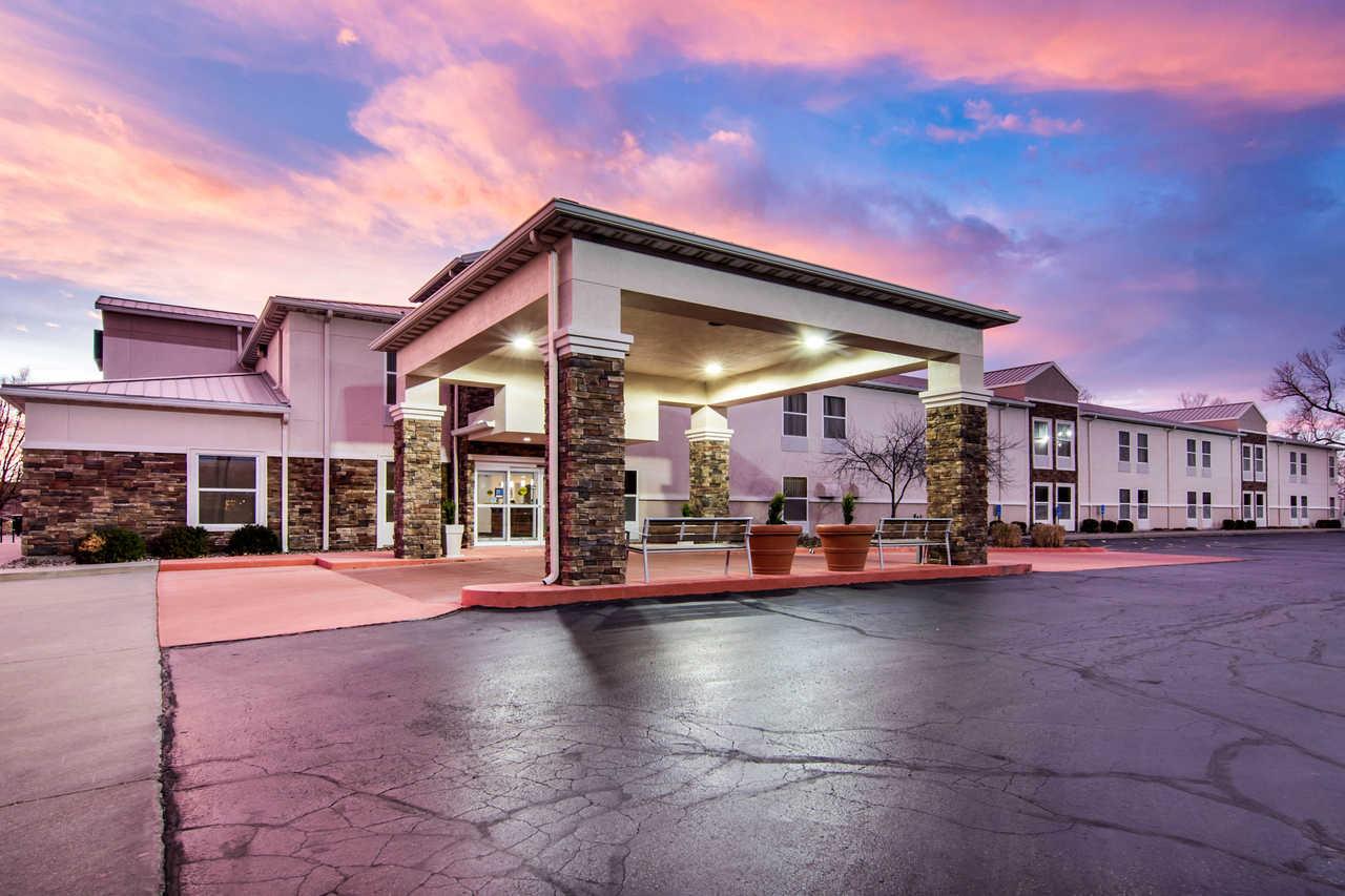 Comfort Inn & Suites Junction City - Near Fort Riley Bagian luar foto