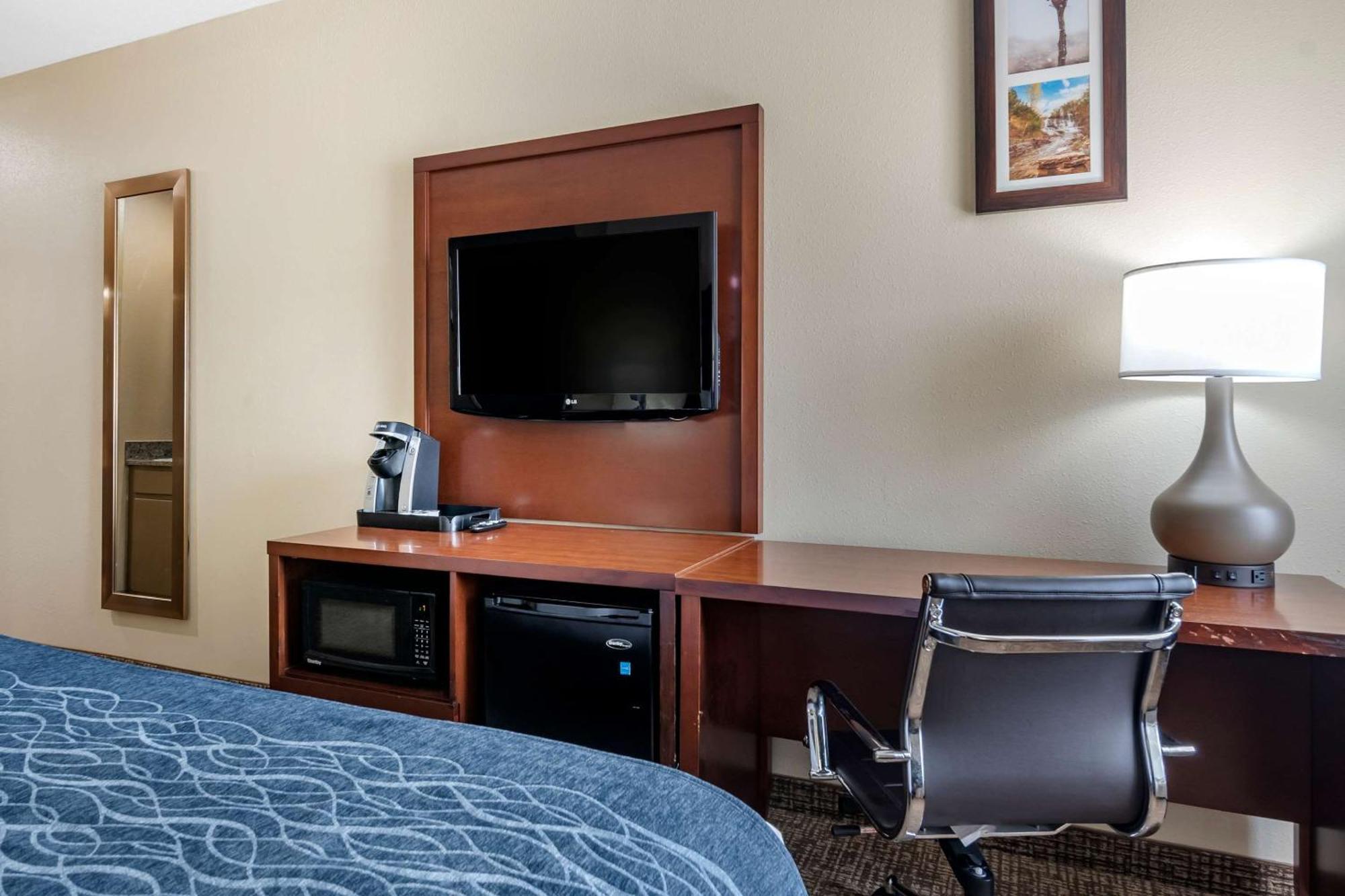 Comfort Inn & Suites Junction City - Near Fort Riley Bagian luar foto