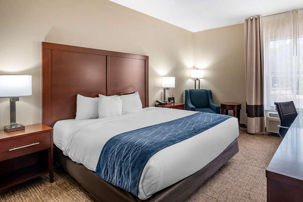 Comfort Inn & Suites Junction City - Near Fort Riley Ruang foto
